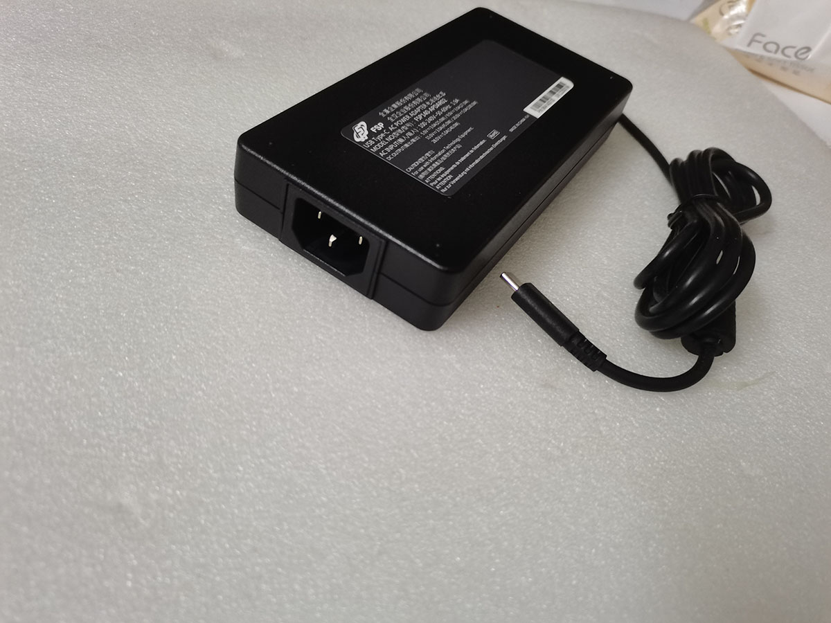 НОВЫЙ тонкий OEM FSP 28 В 5A F – обзор и цена Pc Gaming Uk